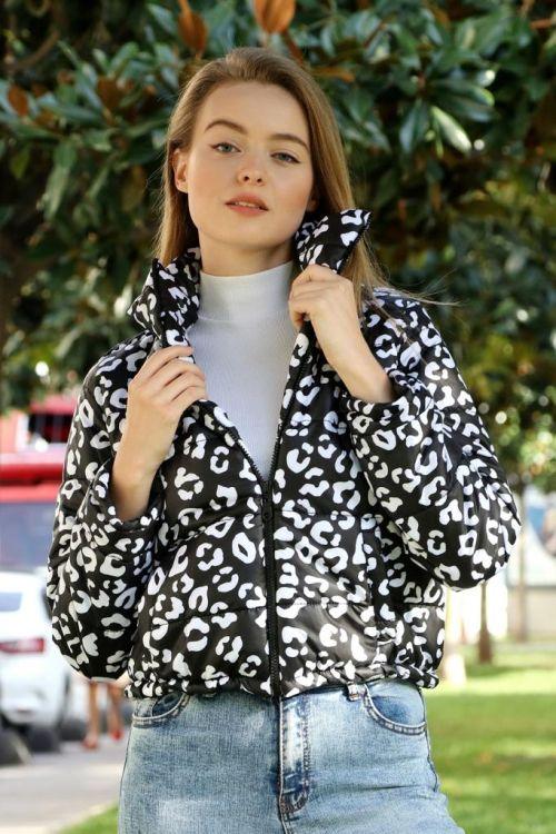Geaca-dama-scurta-Sophia-Kisses-negru.jpg