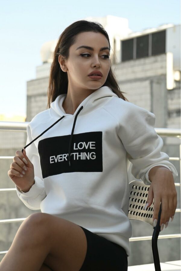 Hanorac-dama-vatuit-Love-Everything-alb.jpg
