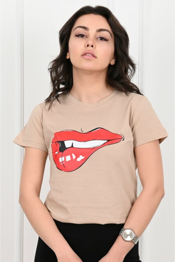 Tricou-dama-imprimeu-BiteYourLips-bej.jpg