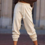 Pantaloni dama de trening Anisia alb