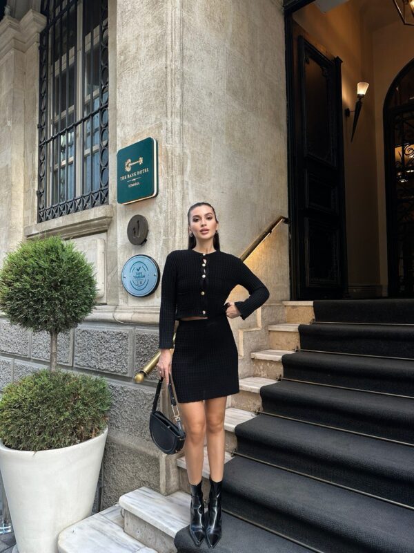 Compleu dama cu nasturi Rita negru
