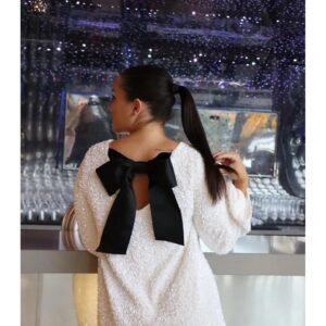 Rochie eleganta din paiete cu funda supradimensionata