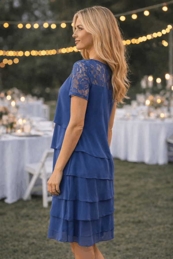 Rochie elegantă cu dantelă și volane – albastru regal